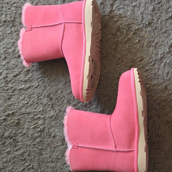 NIB Sz 8 Ugg Pink Short Boots - Picture 4 of 11